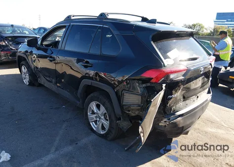 2021 Toyota Rav4 Xle z USA, uszkodzony, nr VIN 2T3P1RFV8MW211225